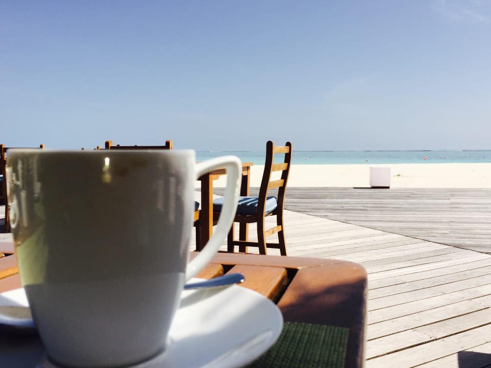 Frühstück im Malaan Restaurant Meeru Maldives Resort Island