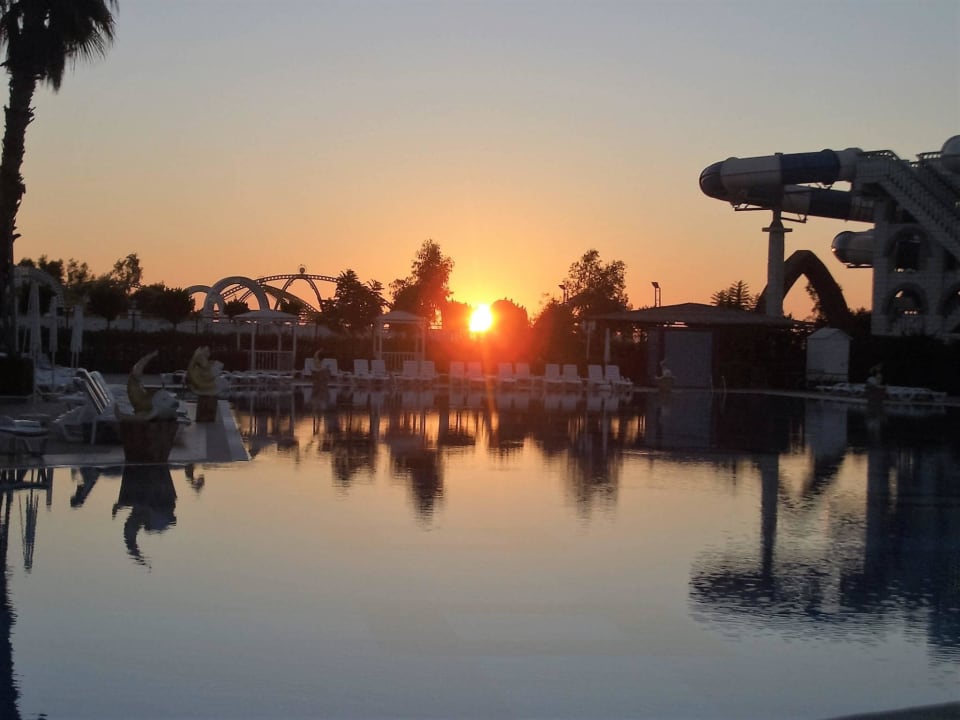 Pool mit Sonnenuntergang Hotel Delphin Imperial