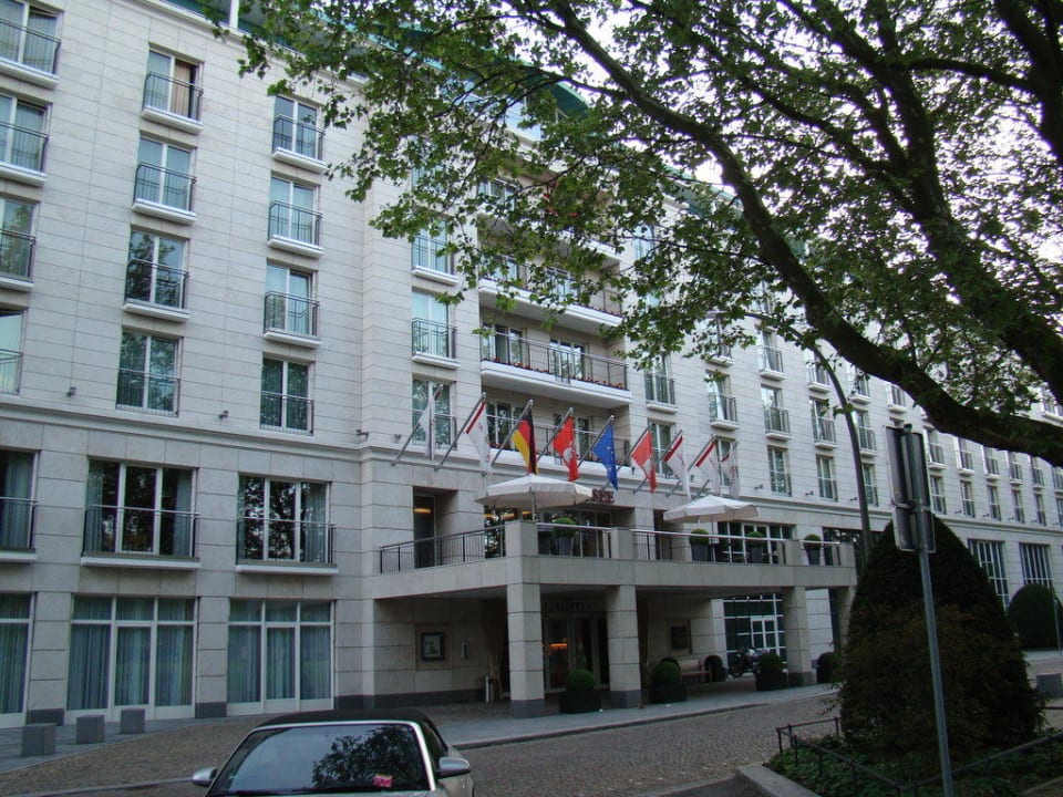 Hinterer Ausgang Richtung Bahnhof Dammtor Grand Elysée Hamburg