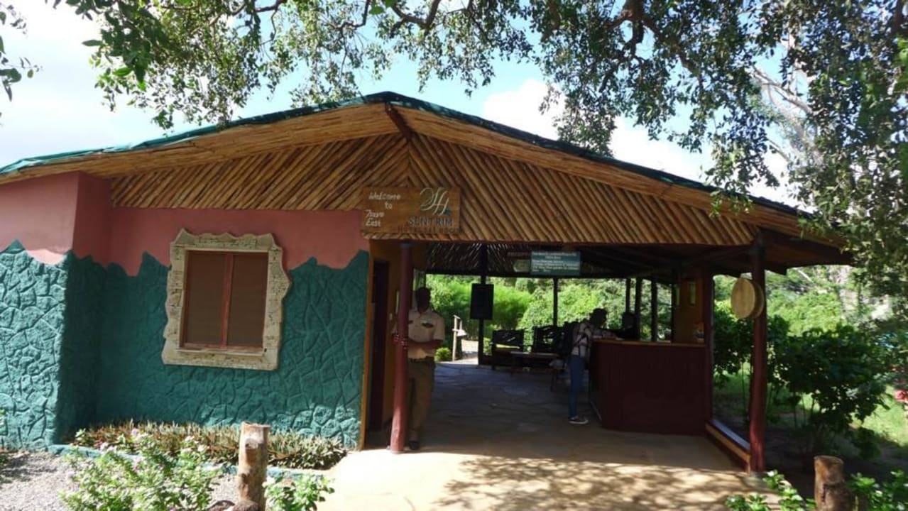 Einchecken an der Lobby Sentrim Tsavo Lodge