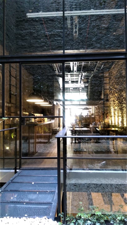 Gastro AQ Tailored Suites