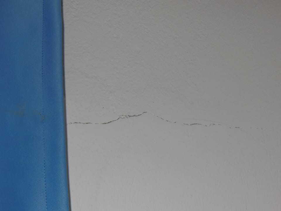 Kaputte Wand Hotel Turihan