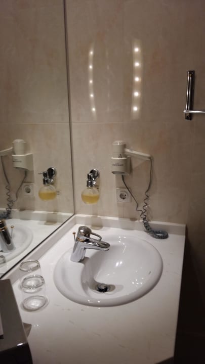 Badezimmer Victor's Residenz Hotel Leipzig