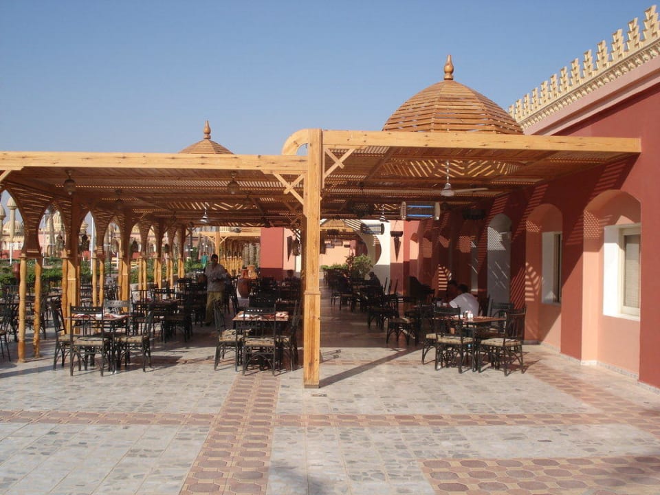 Terrasse vom Hauptrestaurant Pickalbatros Alf Leila Wa Leila Resort - Neverland Hurghada