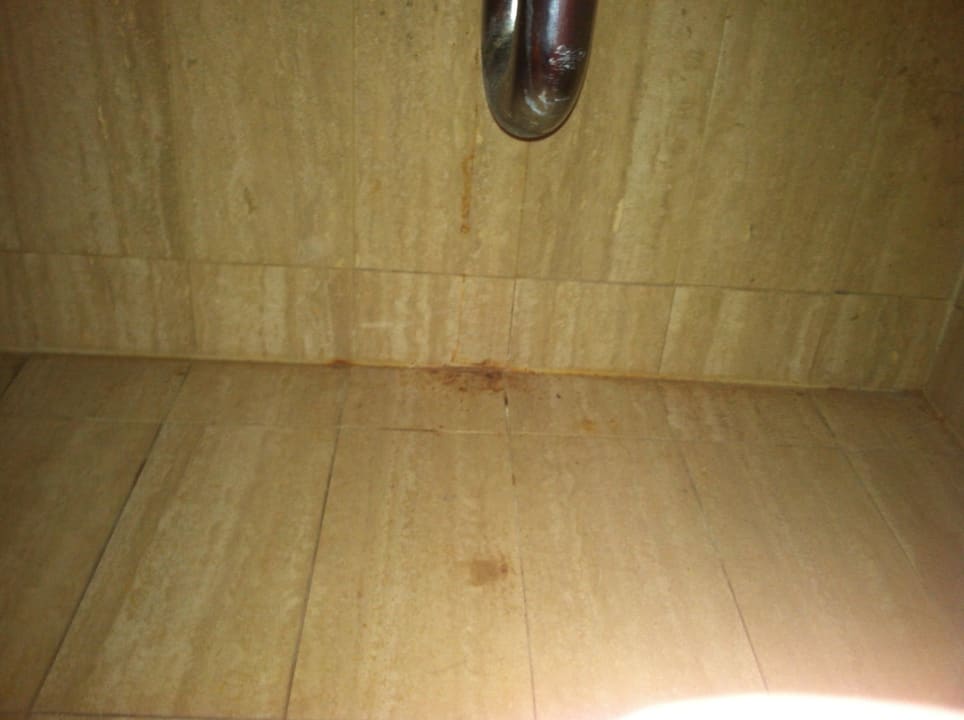 Stained dirty bathrooms Hotel Golden Nugget