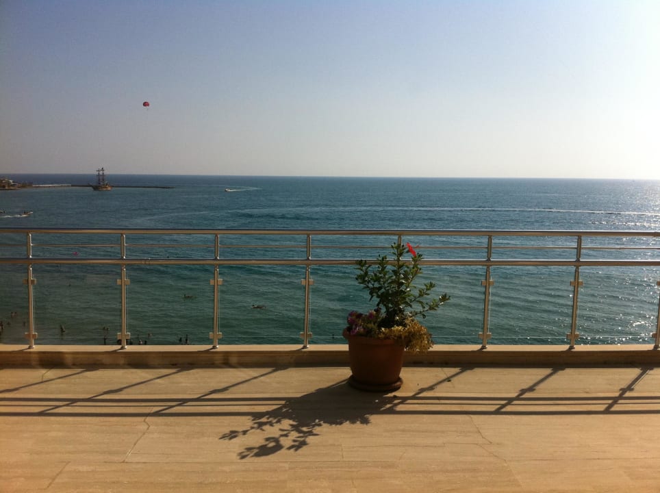 Unsere eigene kleine Terrasse Aska Hotel Just in Beach