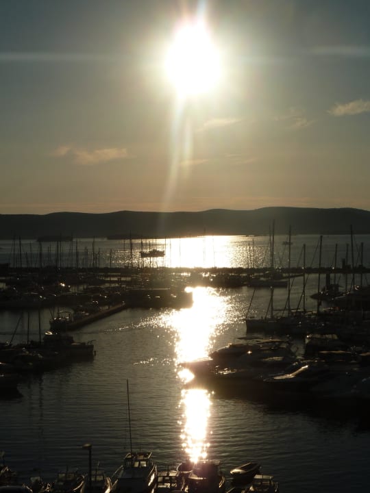 Abendstimmung am Yachthafen vor dem Hotel Hotel IN Biograd
