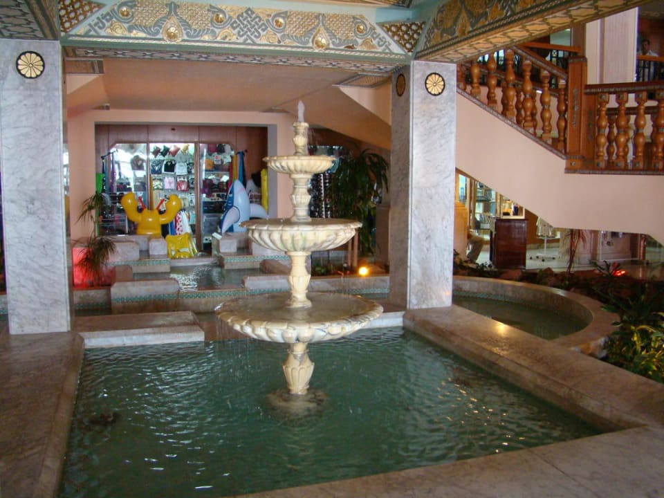 Fontanna w lobby Mahdia Palace Thalasso