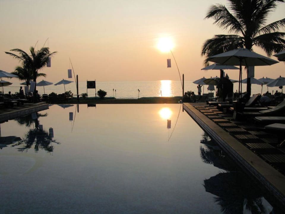 Sonnenuntergang/Pool La Flora Khao Lak