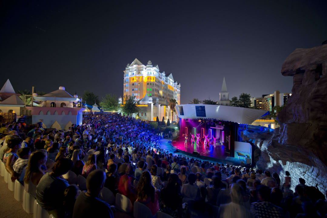 Amphitheater Kamelya Aishen Club