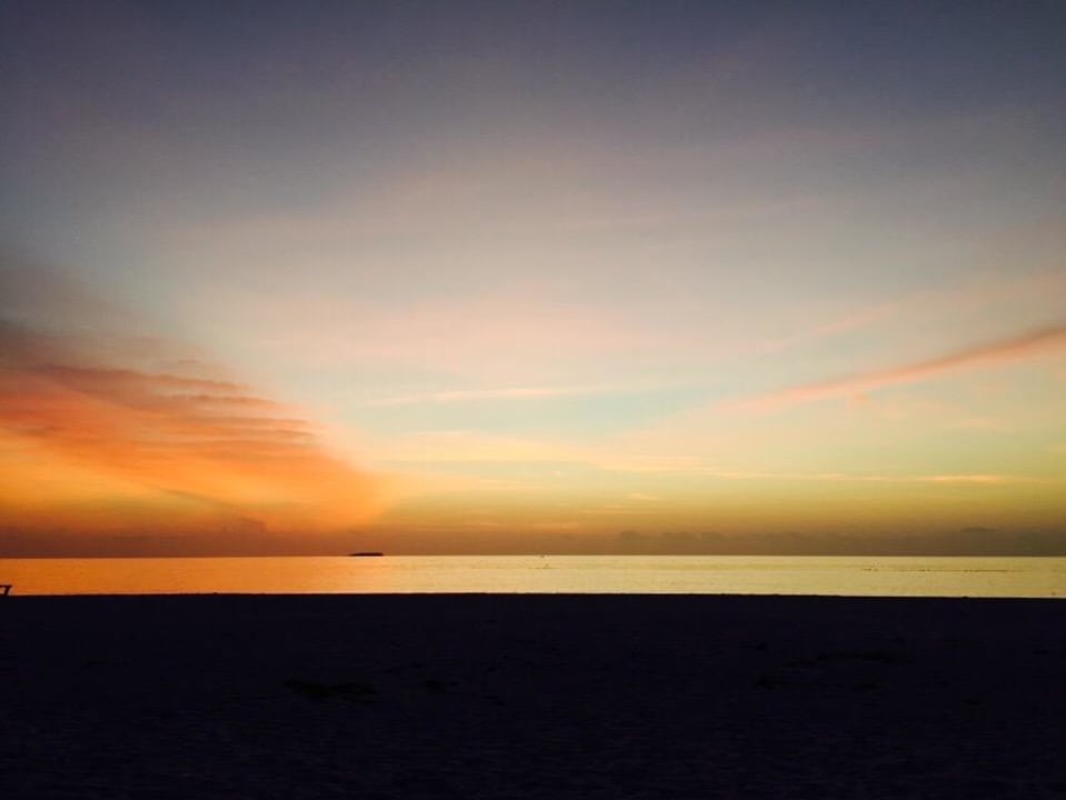 Sonnenuntergang Meeru Maldives Resort Island