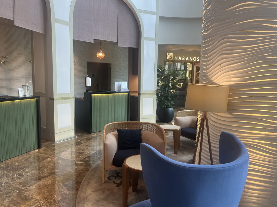 Lobby Hotel Sofitel Plaza