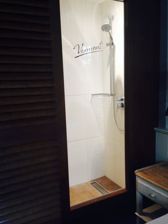 Vom Zimmer kann man in die Dusche sehen Hotel Bell Rock Europa-Park