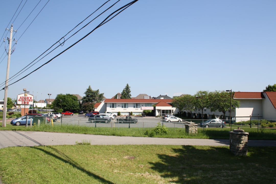 Hotel von außen Hotel Adam's Airport Inn