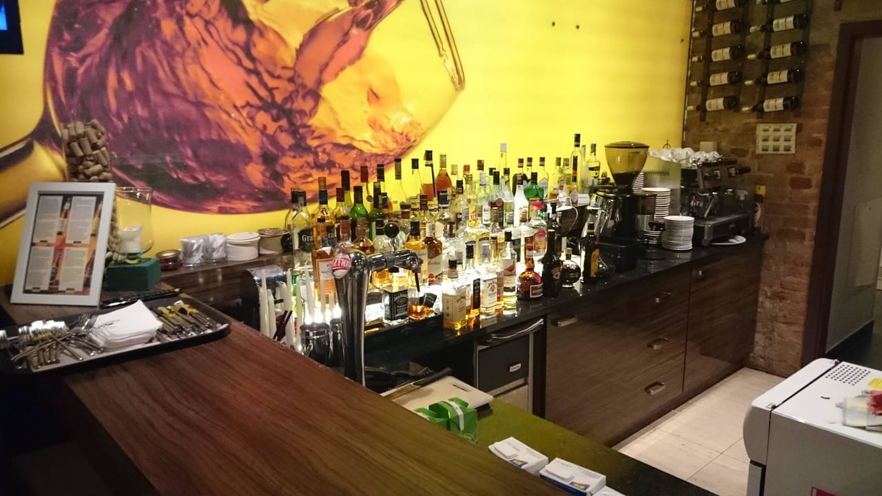 Ein reichhaltiges Frühstücksbüffet Q Hotel Grand Cru Gdańsk