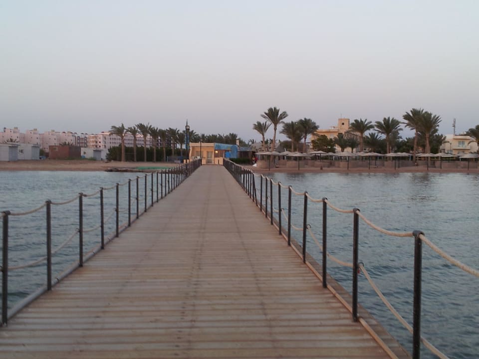 Von den Schiffen in Richtung Strand Golden Beach Resort