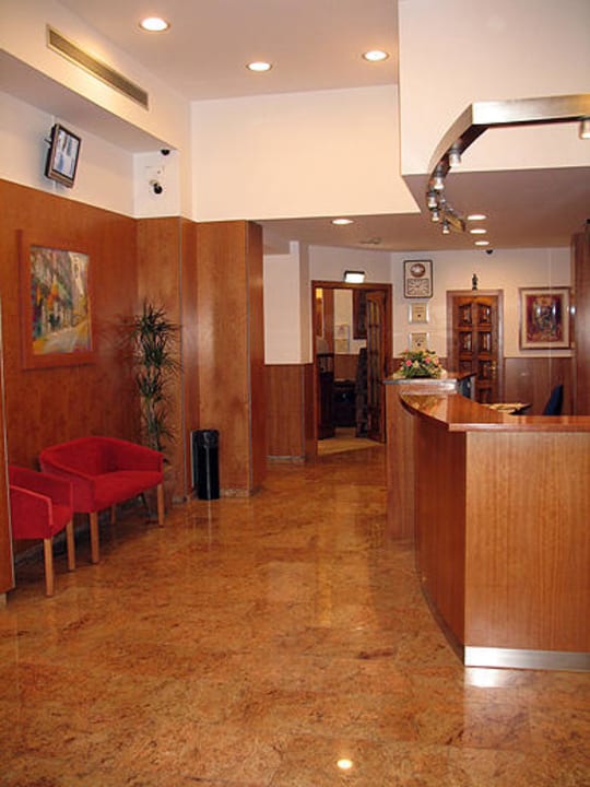 Die Rezeption Leonardo Hotel Barcelona Las Ramblas