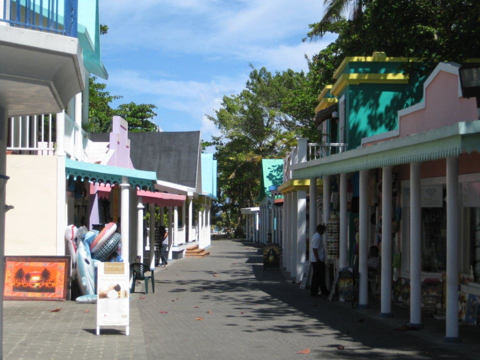 Einblick in die karibische Strasse Senator Puerto Plata Hotel
