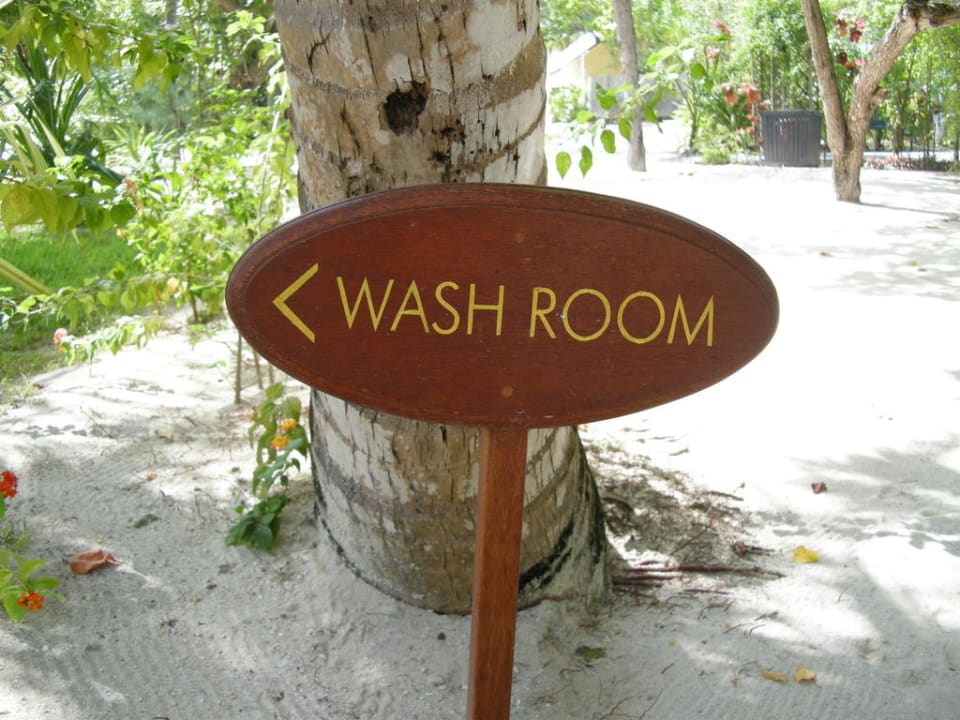 Wegweiser Wash Room Akiri Bar Kuredu Kuredu Island Resort & Spa