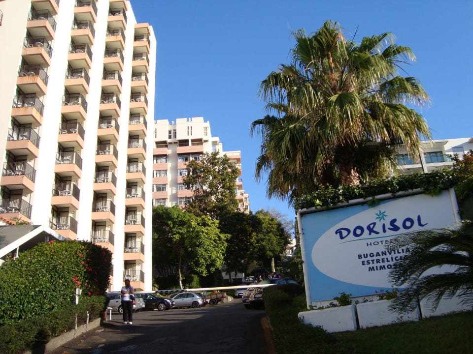Einfahrt von der Straße Dorisol Estrelicia Hotel