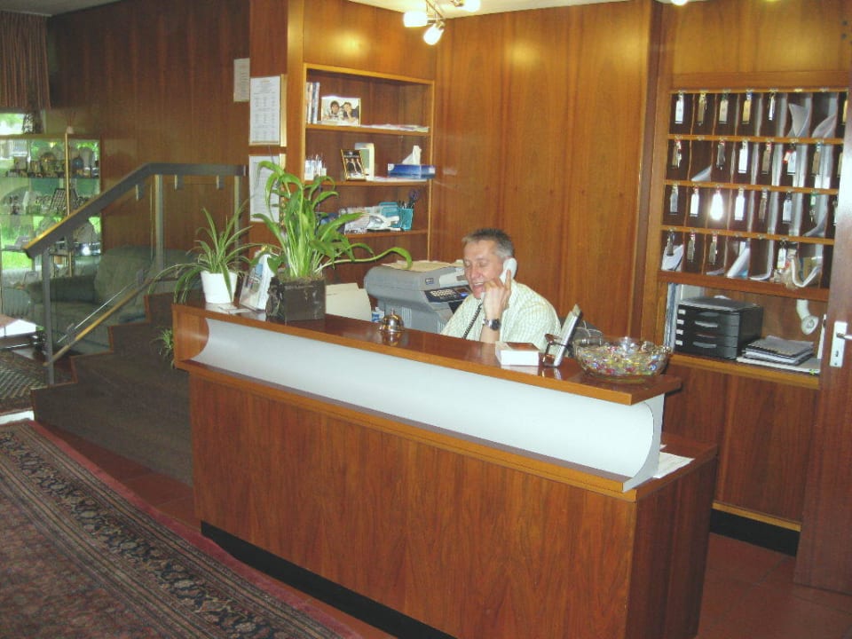 Rezeption mit Chef Hotel Schober am Kurpark