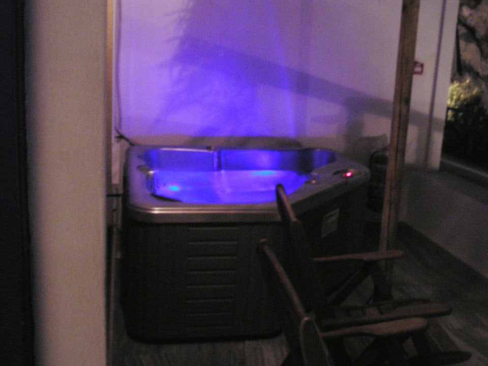 Hotel Aegean View - Der Whirlpool am Abend Hotel Aegean View