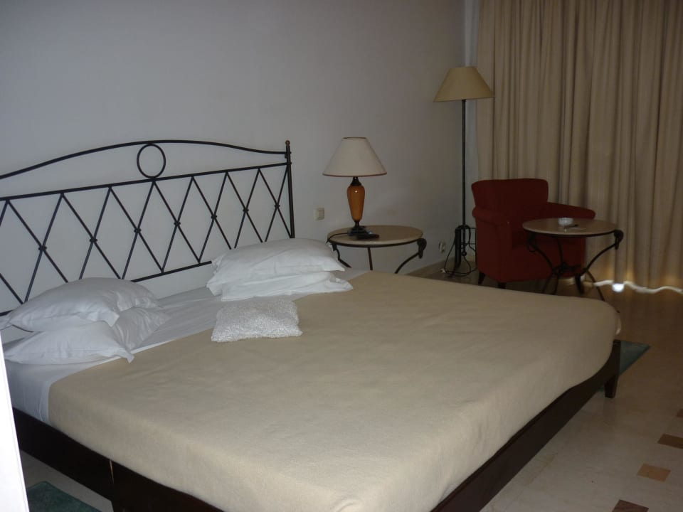 Ein riesen Bett Medina Solaria & Thalasso