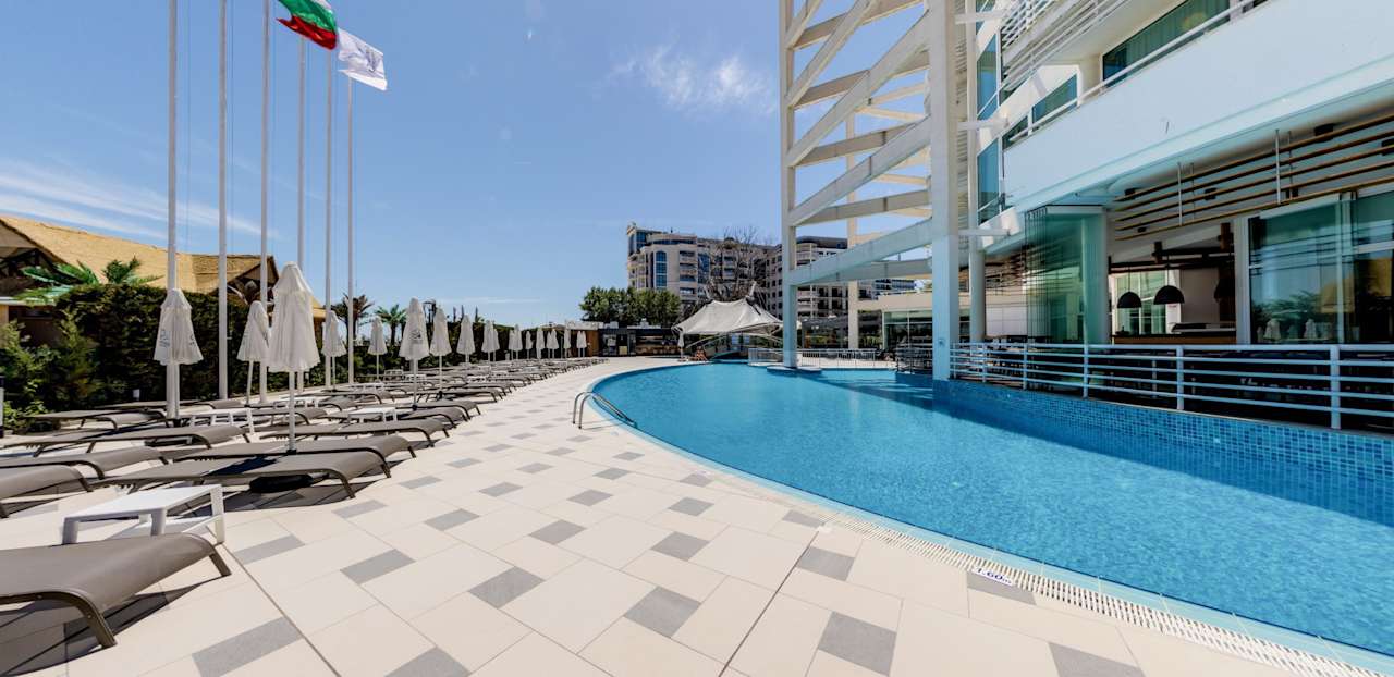 Pool Effect Grand Victoria Hotel