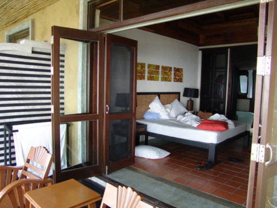 Schlafen nur mit Fliegengitter und Wellenrauschen Moracea by Khao Lak Resort