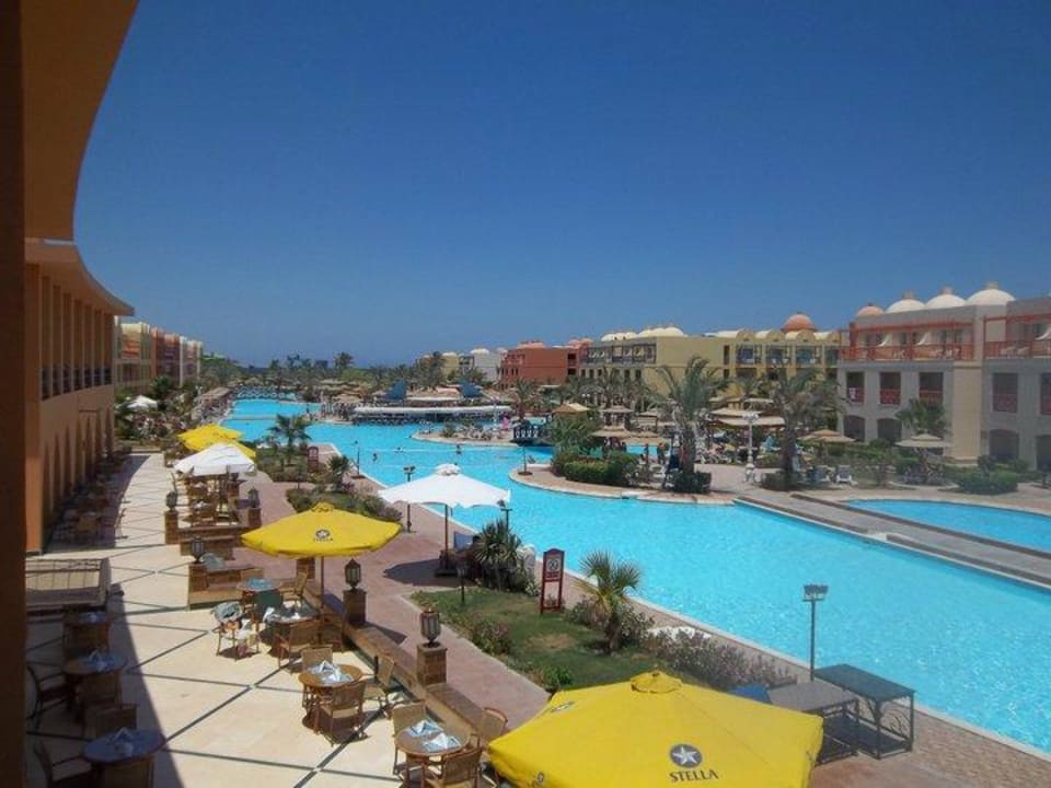 Blick auf den Pool Titanic Beach Spa & Aqua Park