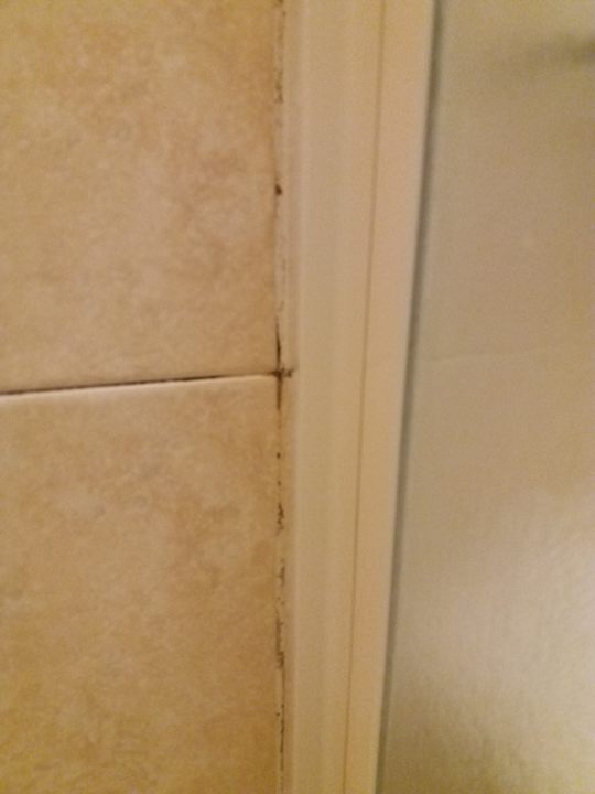 Schimmel überall in der Dusche Hotel Locanda Gaffaro