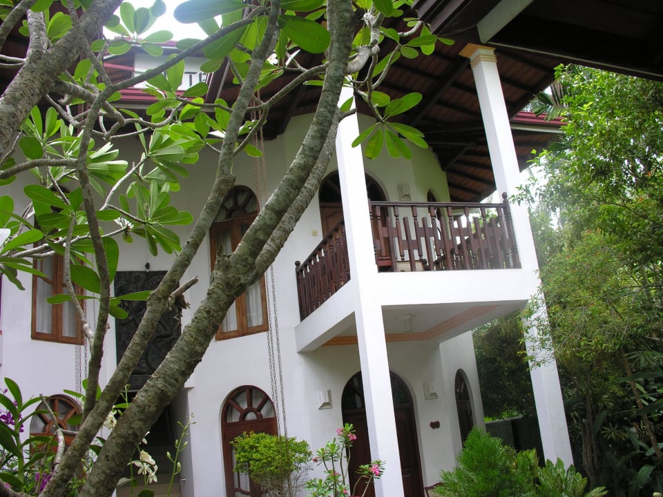 Tolles Zimmer mit Balkon und Blick in`s Grüne Hotel Bentota Village