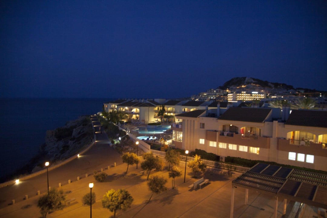 Vom DZ mit Meerblick 4.Stock Nachts allsun Hotel Lux de Mar