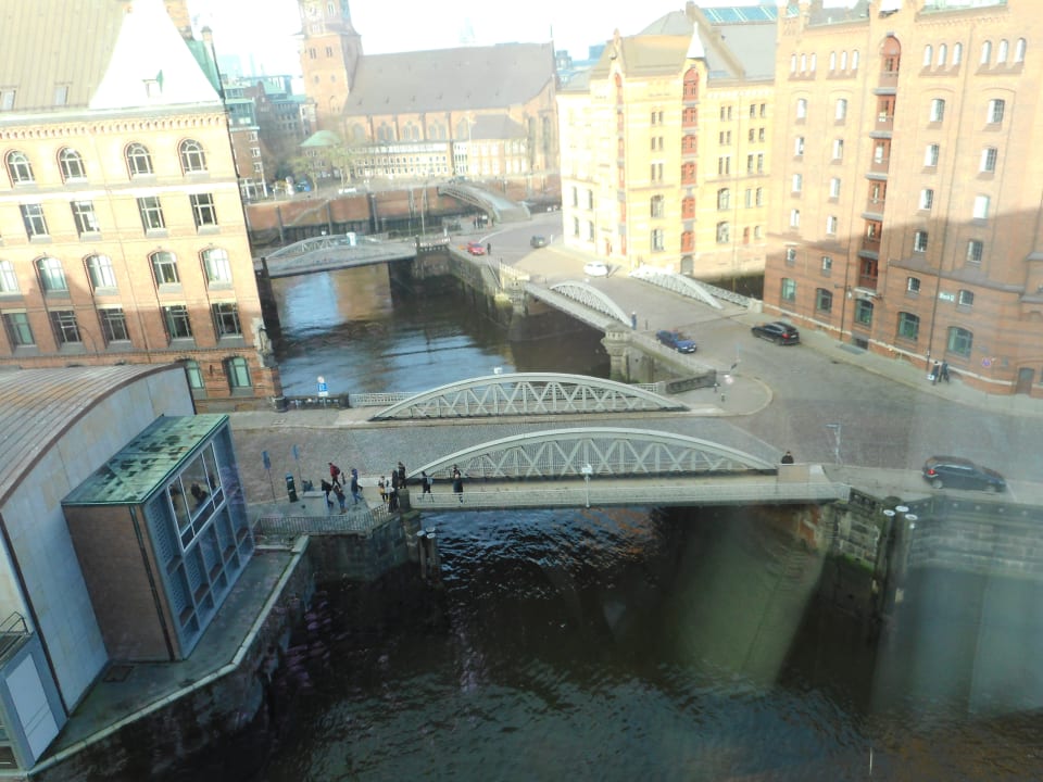 Ausblick AMERON Hamburg Hotel Speicherstadt