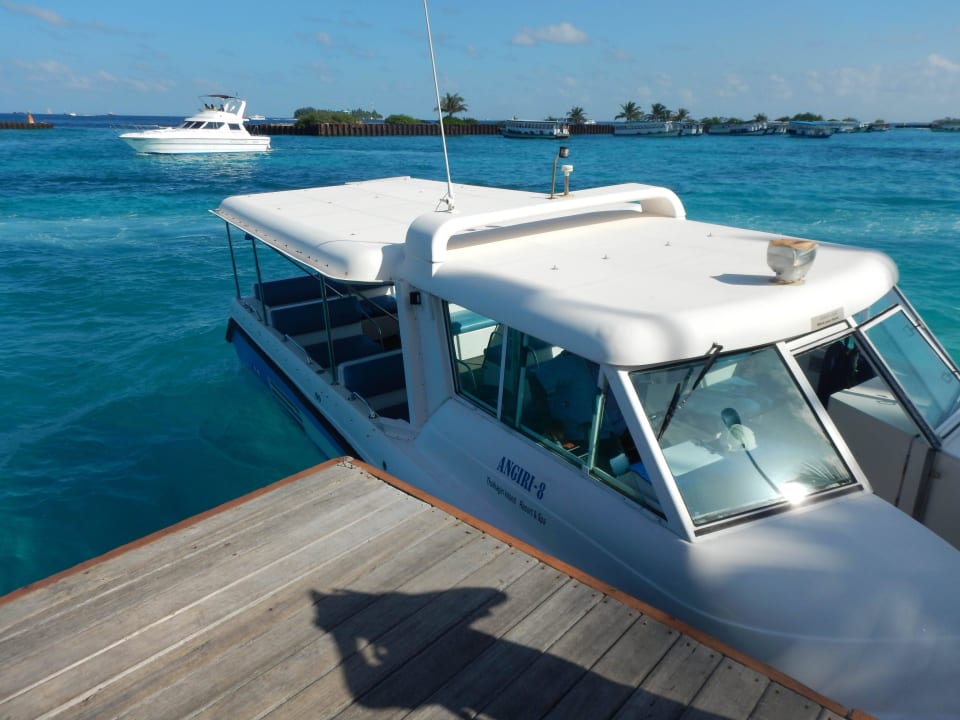 Speedboot vom Hotel Thulhagiri Island Resort