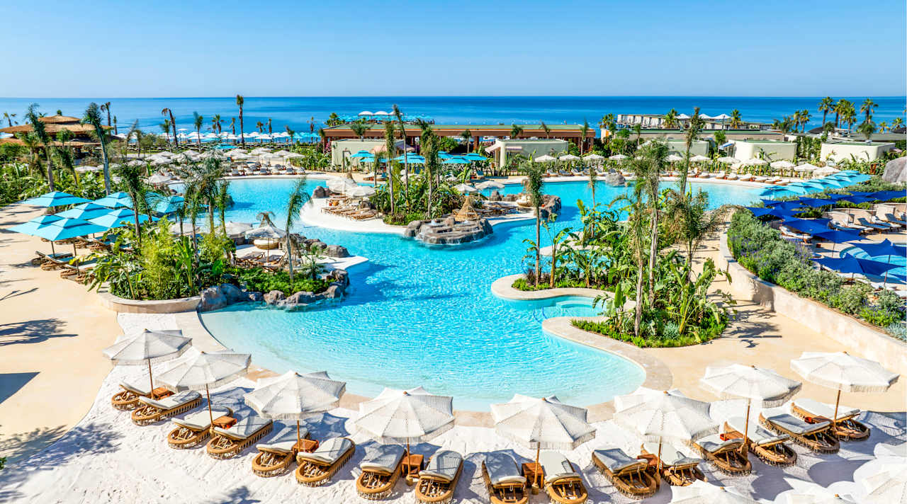 Pool Regnum The Crown