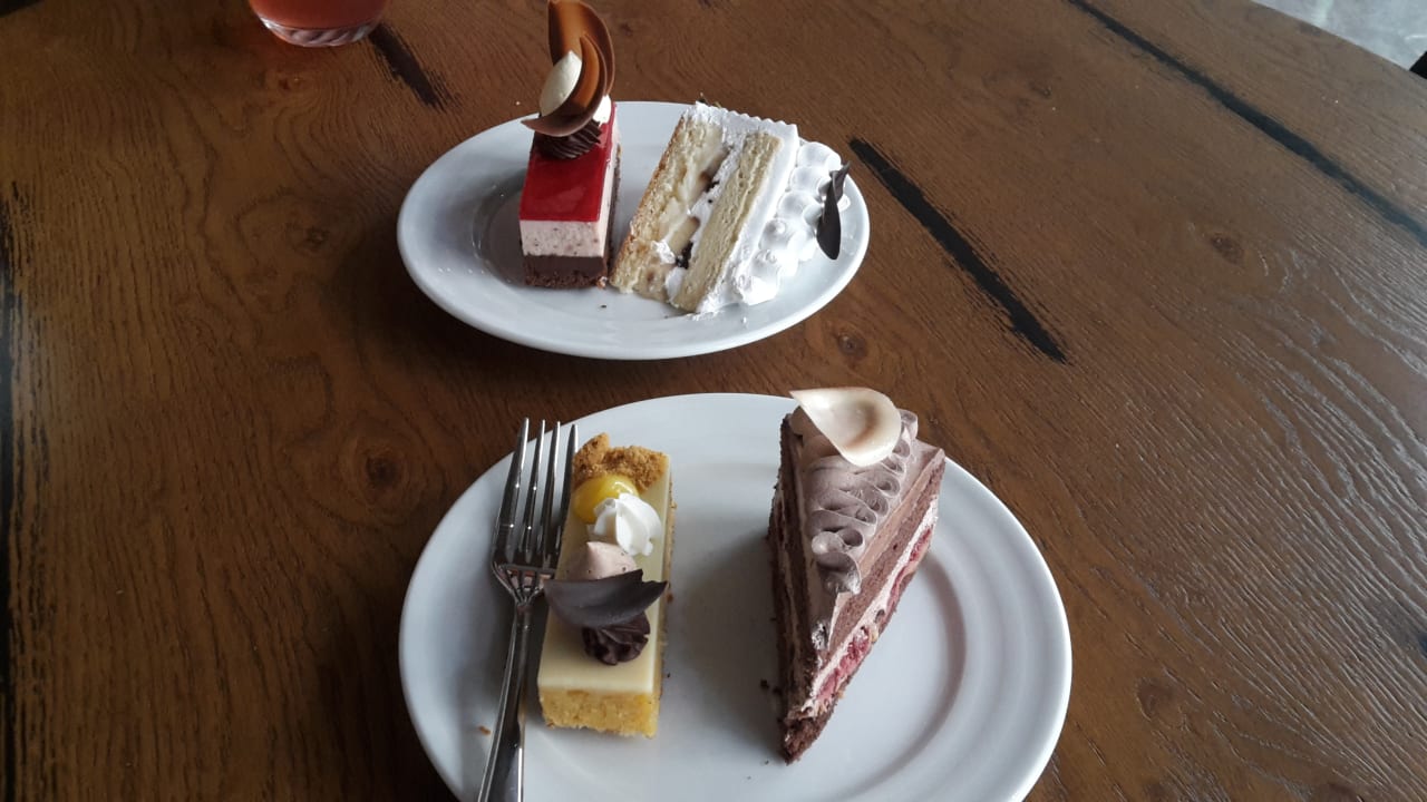 Restaurant Acanthus Cennet Barut Collection