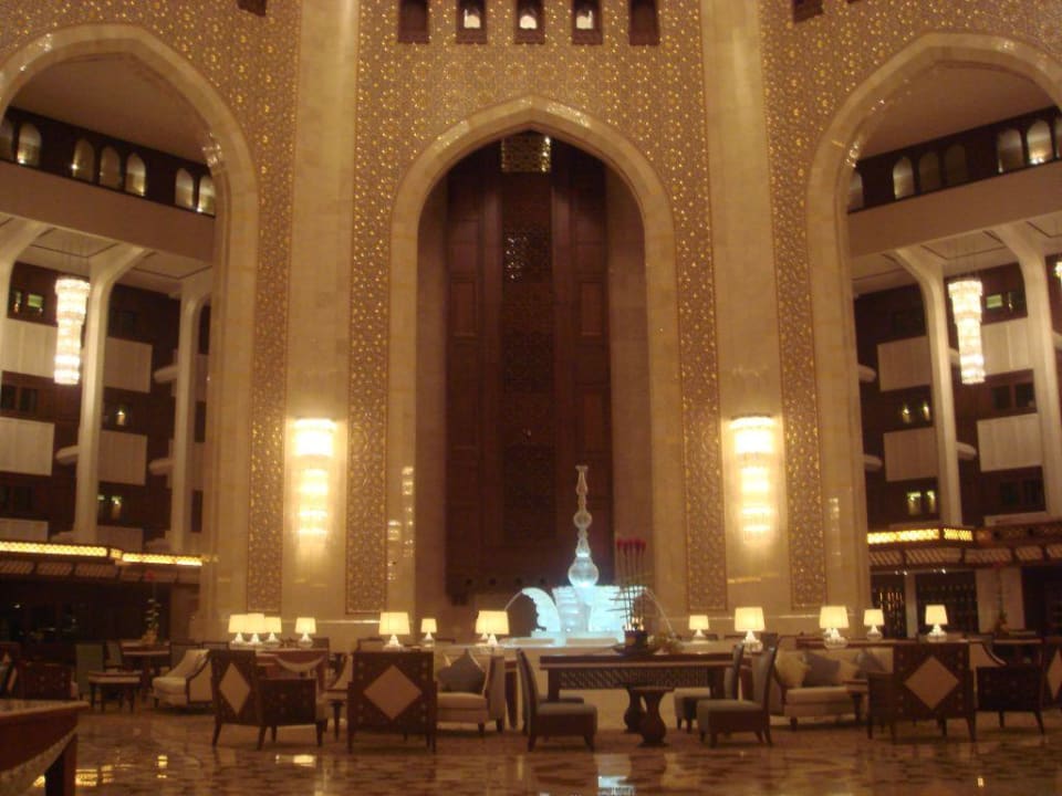 Neu gestaltete Lobby Al Bustan Palace - A Ritz-Carlton Hotel