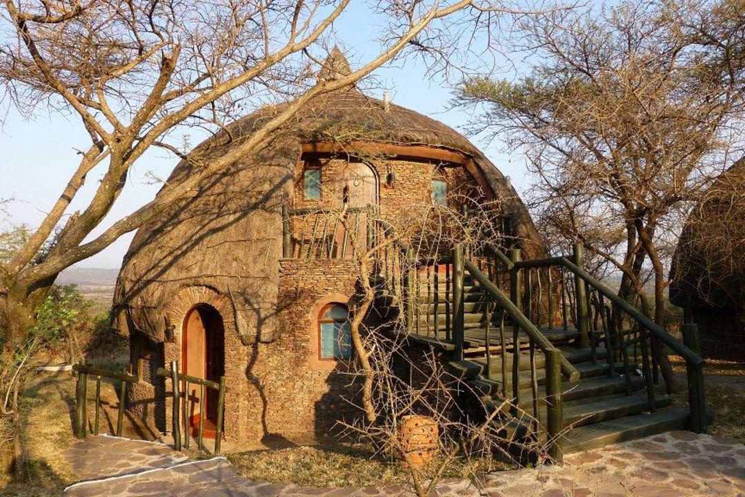 Außenansicht unserer Unterkunft Serengeti Serena Safari Lodge