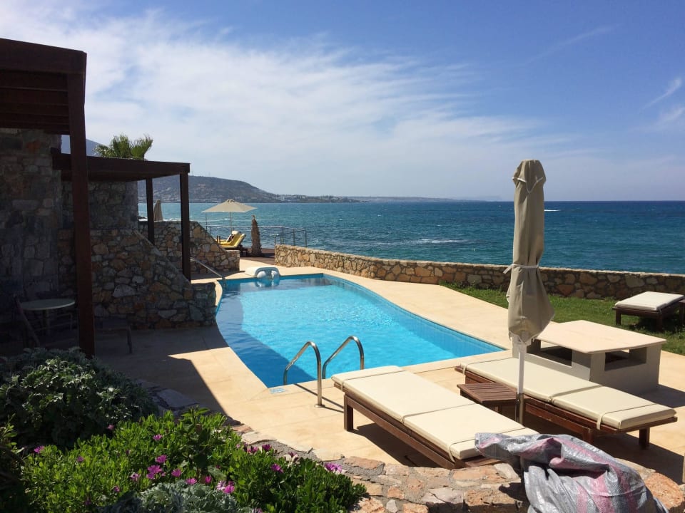 Ein Bungalow mit eigenem Pool Ikaros Beach Luxury Resort & Spa - Adults Only