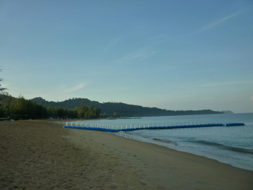 Strandblick nach links La Flora Khao Lak