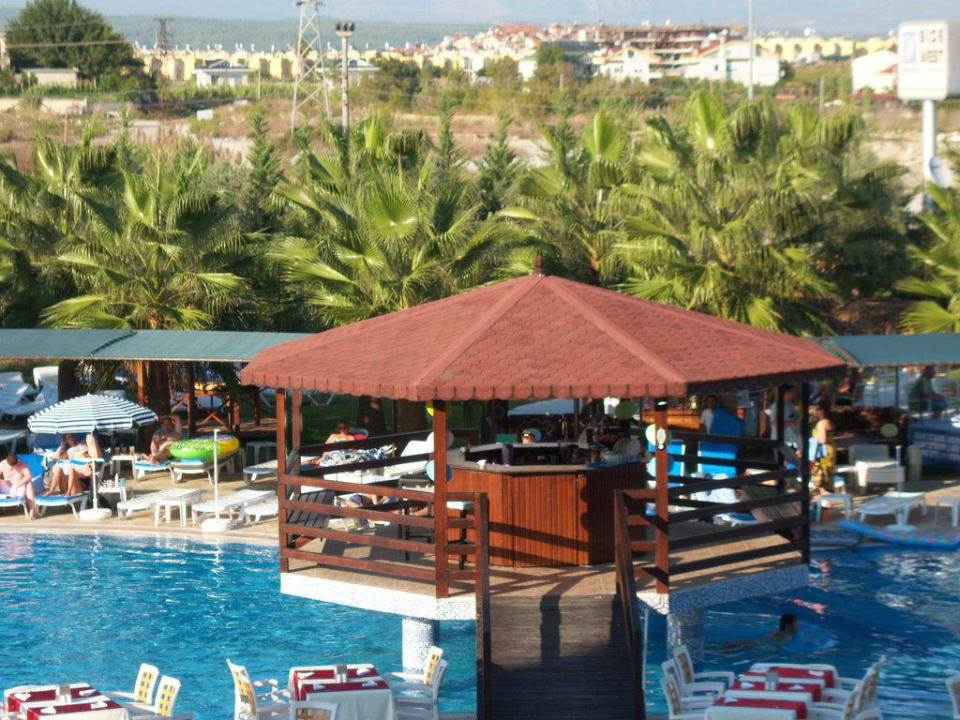 Fruchtsaftbar am Pool FUN&SUN Smart Hane Sun Hotel