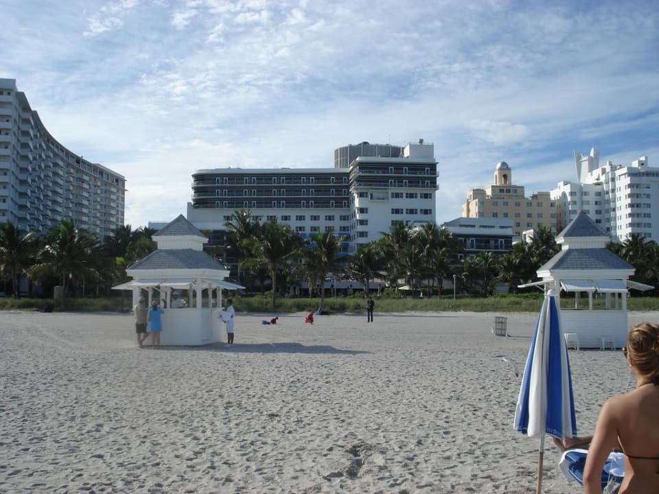 Blick vom Strand auf das Hotel Hotel The Ritz-Carlton South Beach