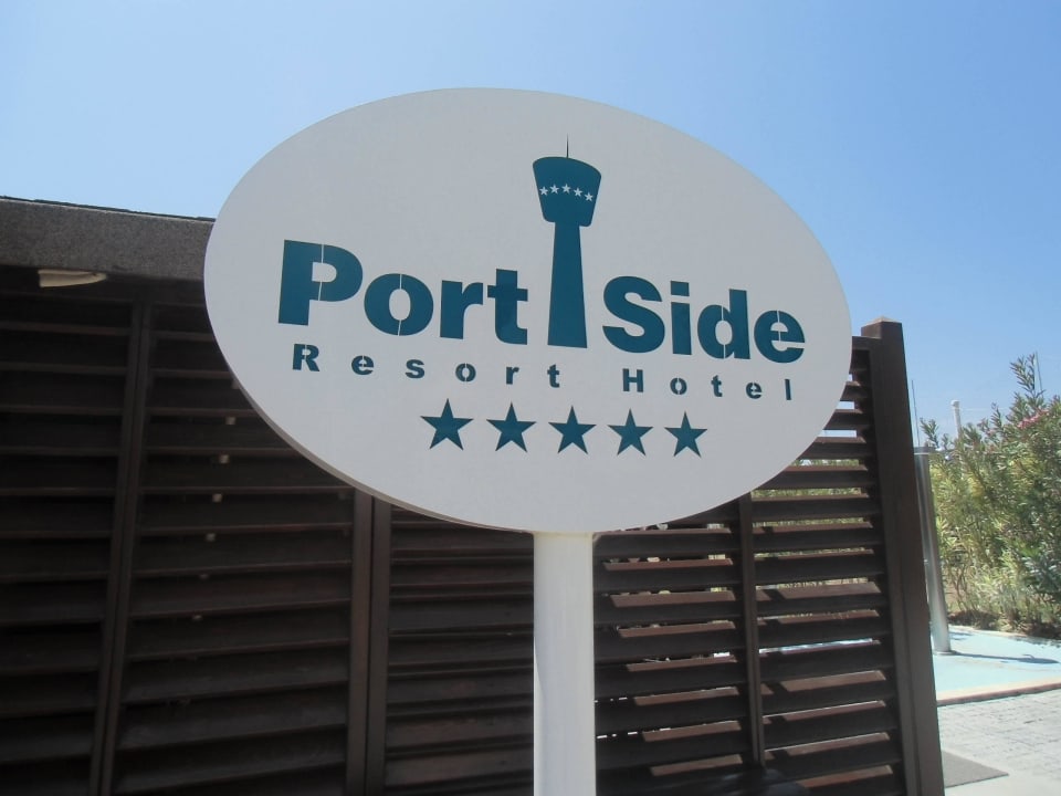 Hoteleigener Strand Port Side Resort Hotel