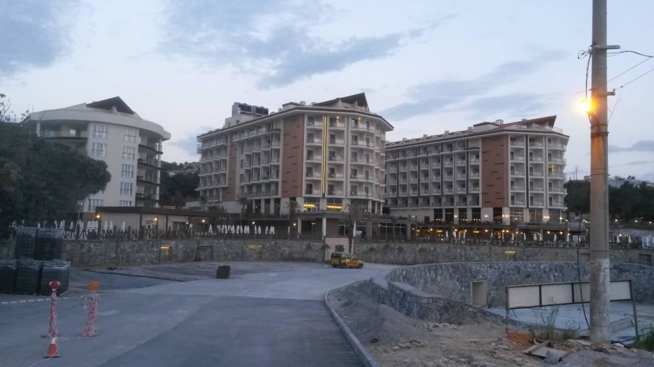 Ansicht von hinten (Strassen- und Pflasterarbeiten) Ramada Resort Kusadasi & Golf