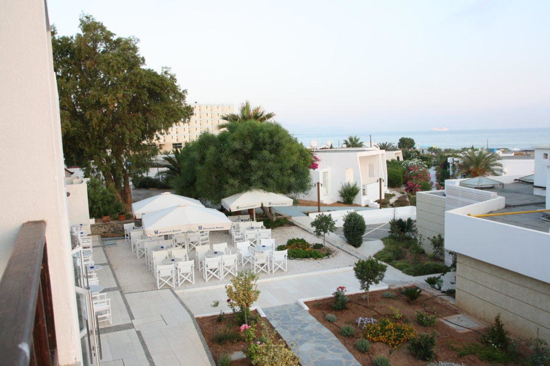 Vue prise de la chambre à l'aube Knossos Beach Bungalows Suites Resort & Spa