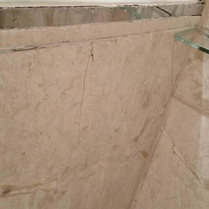 Stark verkalkte Glastrennscheibe Dusche II Park Inn by Radisson Berlin Alexanderplatz