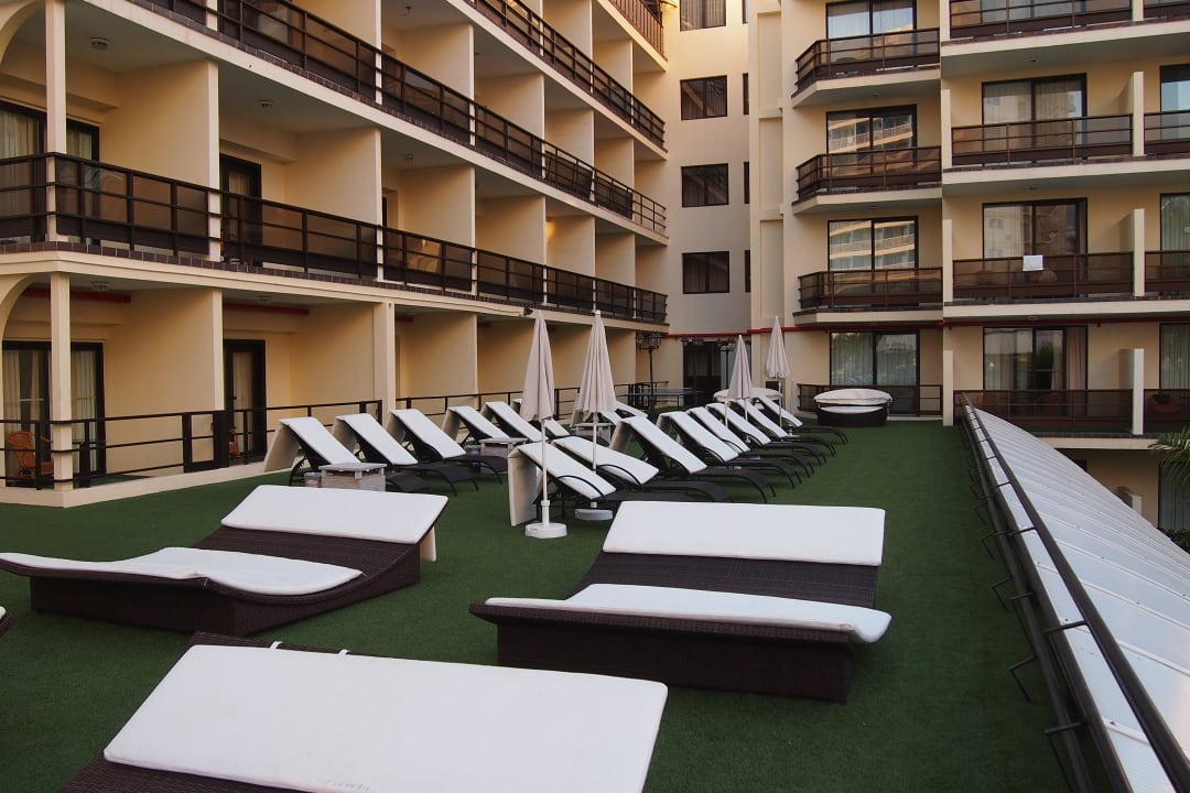 Sonnenterrasse hinter dem Hotel Hotel ValleMar