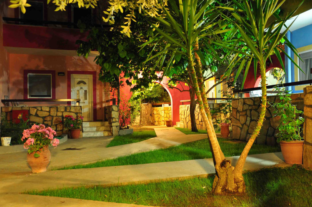 Eingang Vergina Hotel-Studites Nacht Hotel Vegina