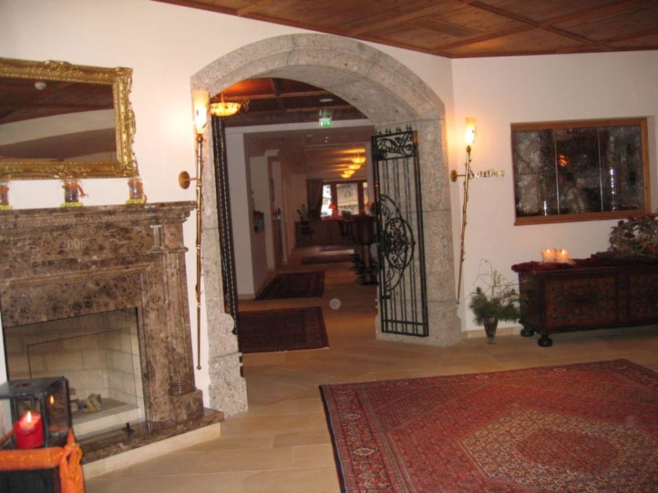 Eingang zur Bar Hotel Alpenhof